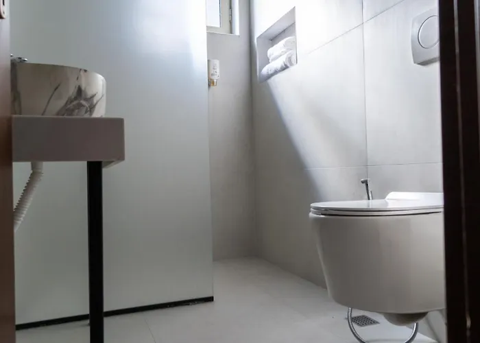 8home Lägenhet Tirana